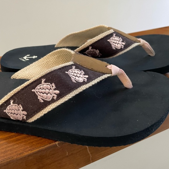 J Crew turtle flip flops size 7 - Picture 3 of 7